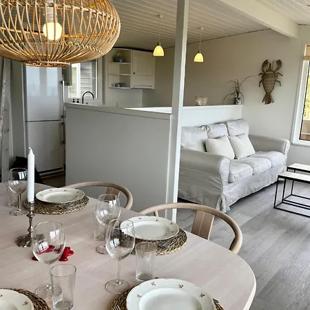 Vakantiehuis Renovated Seaside With Ocean View *