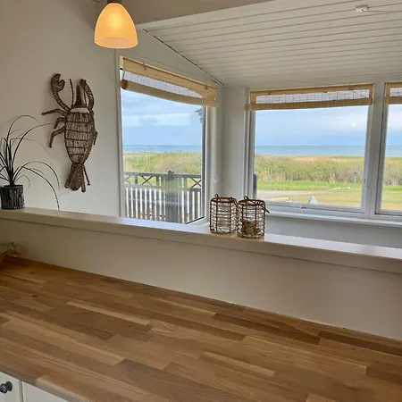 Renovated Seaside With Ocean View Feriehus