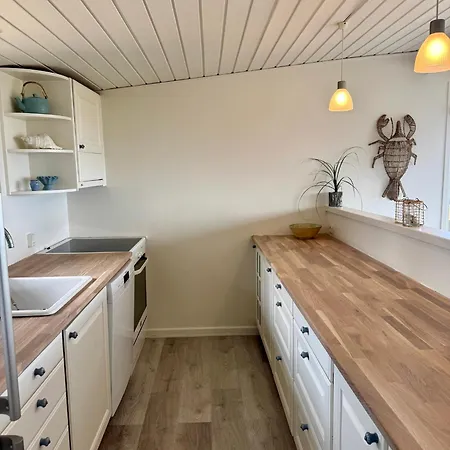 Vakantiehuis Renovated Seaside With Ocean View